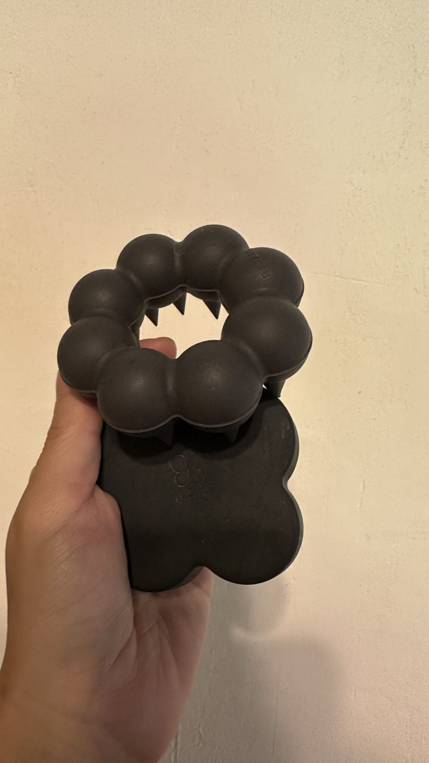 ukaケンザンvsレバタのスカルプブラシどっちがおすすめ？頭皮の臭い・使い心地をレビュー